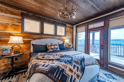 Fully-Equipped Cabin with Breathtaking Mountain Views in Broken Bow, Oklahoma - Broken Bow, Oklahoma - glamping.directory