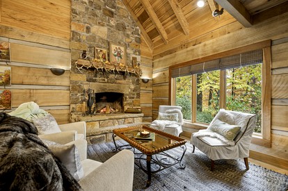 Impressive Log Cabin with Fireplace, Fire Pit and Hot-tub in Unionville, Indiana - Unionville, Indiana - glamping.directory