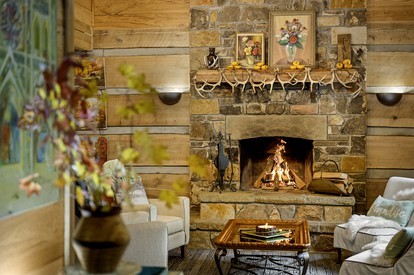Impressive Log Cabin with Fireplace, Fire Pit and Hot-tub in Unionville, Indiana - Unionville, Indiana - glamping.directory