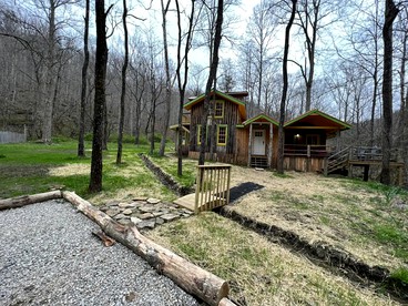 Stunning Pet-Friendly Cabin in Stanton, Kentucky - Ideal for a Family Glamping Trip - Stanton, Kentucky - glamping.directory