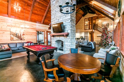 Remarkable Cabin Rental for an Amazing Family Getaway near Broken Bow, Oklahoma - Hochatown, Oklahoma - glamping.directory