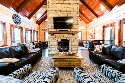 Remarkable Cabin Rental for an Amazing Family Getaway near Broken Bow, Oklahoma - Hochatown, Oklahoma - glamping.directory