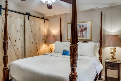 Joyful Cottage Rental for Couples with Poolside Cabana near San Antonio, TX - Helotes, Texas - glamping.directory