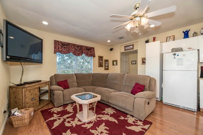 Joyful Cottage Rental for Couples with Poolside Cabana near San Antonio, TX - Helotes, Texas - glamping.directory