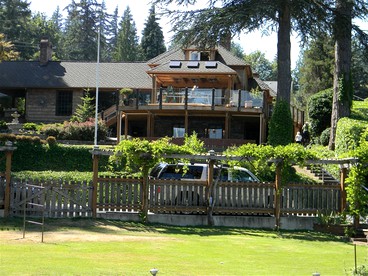 Luxurious Vacation Rental near Whatcom Falls Park in Bellingham, Washington - Bellingham, Washington - glamping.directory