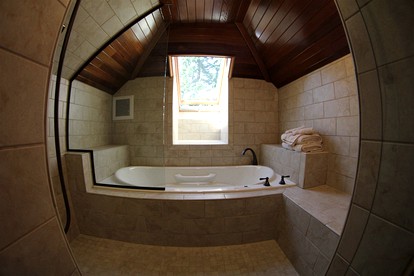 Luxurious Vacation Rental near Whatcom Falls Park in Bellingham, Washington - Bellingham, Washington - glamping.directory