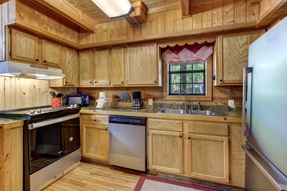 Family-Friendly Mountain Cabin with Jacuzzi in Sevierville, Tennessee - Sevierville, Tennessee - glamping.directory
