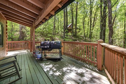 Family-Friendly Mountain Cabin with Jacuzzi in Sevierville, Tennessee - Sevierville, Tennessee - glamping.directory
