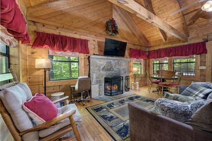 Family-Friendly Mountain Cabin with Jacuzzi in Sevierville, Tennessee - Sevierville, Tennessee - glamping.directory