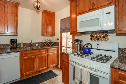 Perfect Family Glamping Getaway Destination: Charming and Comfortable Cabin in Big Bear City, California - Big Bear City, California - glamping.directory