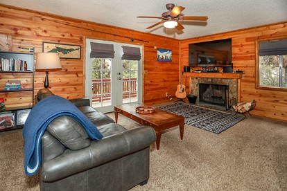 Perfect Family Glamping Getaway Destination: Charming and Comfortable Cabin in Big Bear City, California - Big Bear City, California - glamping.directory