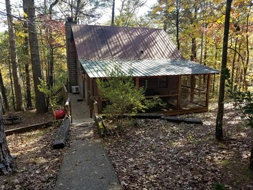 Rustic Cabin Retreat near Tallulah Falls, Perfect for an Escape to Georgia's Wilderness - glamping.directory