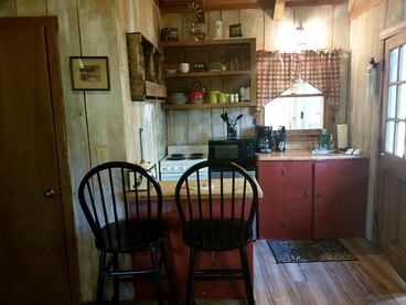 Rustic Cabin Retreat near Tallulah Falls, Perfect for an Escape to Georgia's Wilderness - Lakemont, Georgia - glamping.directory