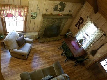 Rustic Cabin Retreat near Tallulah Falls, Perfect for an Escape to Georgia's Wilderness - Lakemont, Georgia - glamping.directory