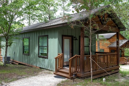 Deluxe Cabin Nestled in the Woods in Livingston, Texas - Livingston, Texas - glamping.directory