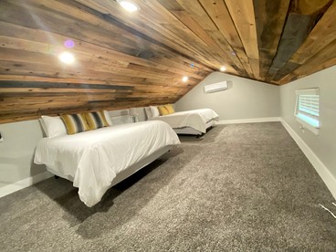 Deluxe Cabin Nestled in the Woods in Livingston, Texas - Livingston, Texas - glamping.directory