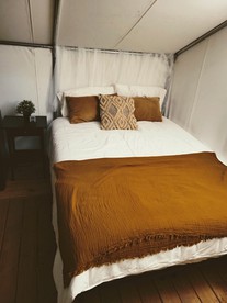 Lovely Safari Tent with Treetop Views for Family Glamping in Missouri - Norwood, Missouri - glamping.directory