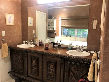 Waterfront Cabin Rental for Groups of 16 with Jacuzzi Bathtub in Texas Hill Country - Marble Falls, Texas - glamping.directory