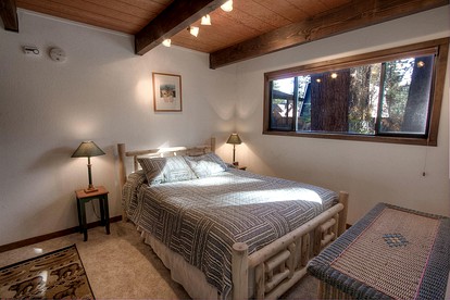 Rustic Pet-Friendly Cabin with Hot-Tub Ideal For Skiing and Enjoying the South Lake Tahoe Landscape in California - South Lake Tahoe, California - glamping.directory