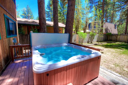 Rustic Pet-Friendly Cabin with Hot-Tub Ideal For Skiing and Enjoying the South Lake Tahoe Landscape in California - South Lake Tahoe, California - glamping.directory