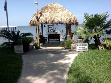 Romantic Open-Concept Couples Suite with Private Jacuzzi & Balcony Views in Bacliff, Texas - Bacliff, Texas - glamping.directory