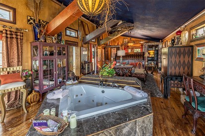 Romantic Open-Concept Couples Suite with Private Jacuzzi & Balcony Views in Bacliff, Texas - Bacliff, Texas - glamping.directory