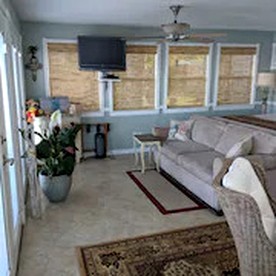 Romantic Open-Concept Couples Suite with Private Jacuzzi & Balcony Views in Bacliff, Texas - Bacliff, Texas - glamping.directory
