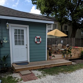 Romantic Open-Concept Couples Suite with Private Jacuzzi & Balcony Views in Bacliff, Texas - Bacliff, Texas - glamping.directory