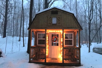 Snug Tiny House Getaway in Elton for Vacations near the Wolf River, Wisconsin - glamping.directory