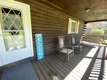 Rustic Log Cabin Rental near Chattahoochee National Forest, Georgia - Hiawassee, Georgia - glamping.directory