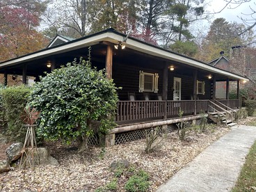 Rustic Log Cabin Rental near Chattahoochee National Forest, Georgia - glamping.directory