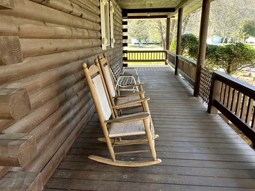 Rustic Log Cabin Rental near Chattahoochee National Forest, Georgia - Hiawassee, Georgia - glamping.directory