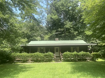 Rustic Log Cabin Rental near Chattahoochee National Forest, Georgia - Hiawassee, Georgia - glamping.directory
