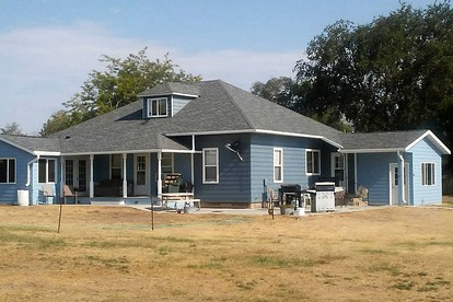 Family-Friendly Vacation Cottage with Hot Tub in Glenham, South Dakota - glamping.directory