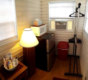 Cozy Tiny House Rental with Wi-Fi near Shenandoah National Park, Virginia - Mcgaheysville, Virginia - glamping.directory