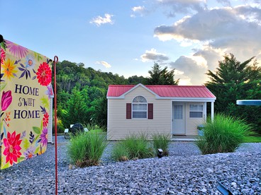 Cozy Tiny House Rental with Wi-Fi near Shenandoah National Park, Virginia - glamping.directory
