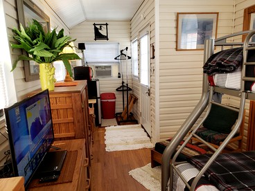Cozy Tiny House Rental with Wi-Fi near Shenandoah National Park, Virginia - Mcgaheysville, Virginia - glamping.directory