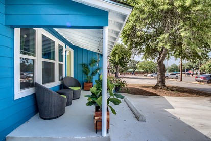 Beautiful Colorful Cabin Close to River in New Braunfels, Texas - New Braunfels, Texas - glamping.directory