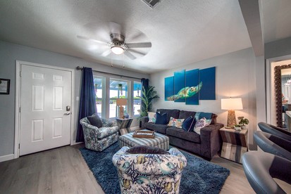 Beautiful Colorful Cabin Close to River in New Braunfels, Texas - New Braunfels, Texas - glamping.directory