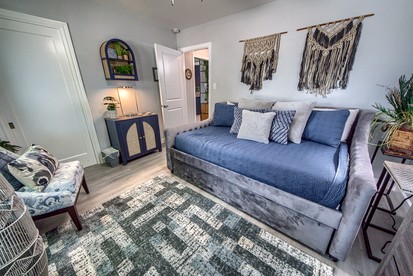 Beautiful Colorful Cabin Close to River in New Braunfels, Texas - New Braunfels, Texas - glamping.directory