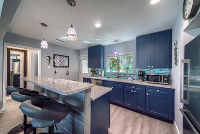 Beautiful Colorful Cabin Close to River in New Braunfels, Texas - New Braunfels, Texas - glamping.directory