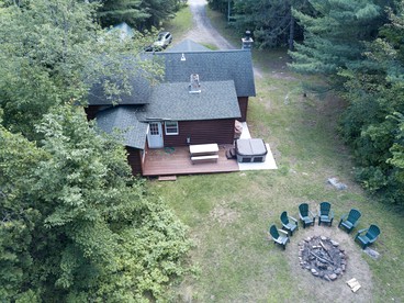 Rustic Cabin Retreat with Hot Tub and Mountain Views in Wilmington, New York - Wilmington, New York - glamping.directory