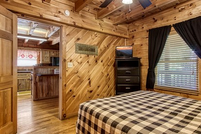 Group Cabin with Game Room and Theater Space in Pigeon Forge, Tennessee - Pigeon Forge, Tennessee - glamping.directory
