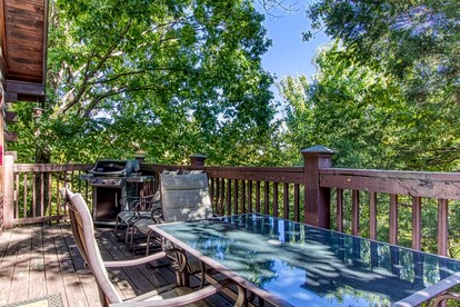 Group Cabin with Game Room and Theater Space in Pigeon Forge, Tennessee - Pigeon Forge, Tennessee - glamping.directory
