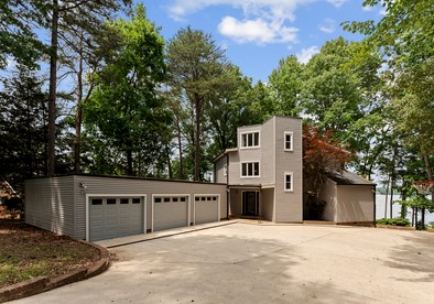 Secluded Luxury Lakeside Retreat with Private Shoreline near Charlotte, Lake Norman North Carolina - glamping.directory