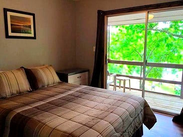 Table Rock Lake Glamping Getaway in a Luxury Cabin - Branson, Missouri - glamping.directory