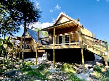 Table Rock Lake Glamping Getaway in a Luxury Cabin - glamping.directory