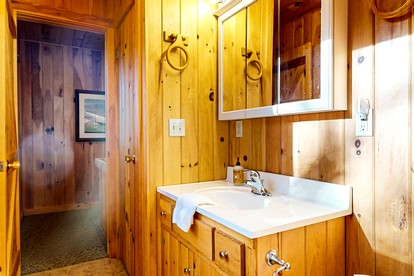 Enormous Lake Cabin Ideal for Large Groups in Maine - Greenville, Maine - glamping.directory