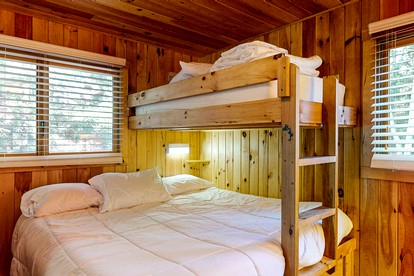 Enormous Lake Cabin Ideal for Large Groups in Maine - Greenville, Maine - glamping.directory
