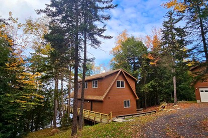 Enormous Lake Cabin Ideal for Large Groups in Maine - glamping.directory